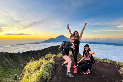 バトゥール山 日の出トレッキング体験