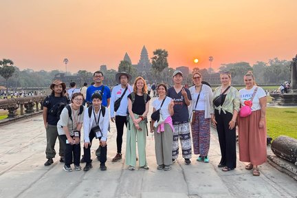 ทัวร์ชมพระอาทิตย์ขึ้นที่นครวัด