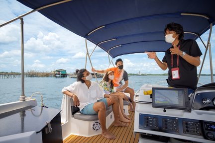 Tour guiado en barco por Kelong y Pulau Ubin