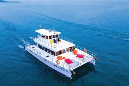 Tour Đảo San Hô và Ngắm Hoàng Hôn Mũi Promthep bằng Thuyền Catamaran từ Phuket