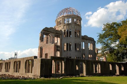 Hiroshima & Miyajima Bus Tour (1 Hari) dengan Makan Siang ala India