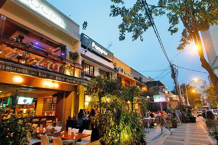 Changkat Pub Crawl Experience in Kuala Lumpur