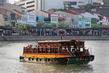 克拉码头文化遗产徒步之旅 + 新加坡河游船