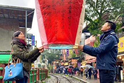 Sky Lantern Experience di Shifen Old Street