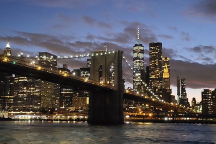 NYC: 90-minute Manhattan Skyline and Statue of Liberty Night Cruise 