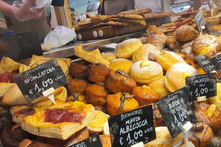 Street food tour with tasting and sightseeing in Florence