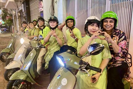 Ho Chi Minh City: Street Food Tour with 12 Tastings