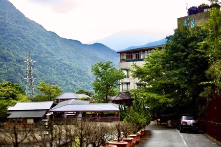 新北｜烏来松廬温泉リゾート｜夫婦温泉室・展望温泉室