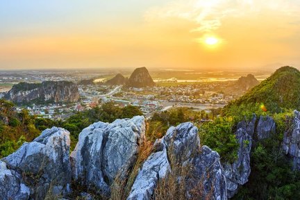 Excursión al atardecer por las Montañas de Mármol y las Montañas de los Monos desde Hoi An