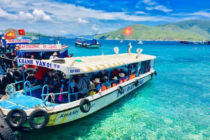 Nha Trang Island Hopping Tour in motoscafo con esperienza di immersioni subacquee