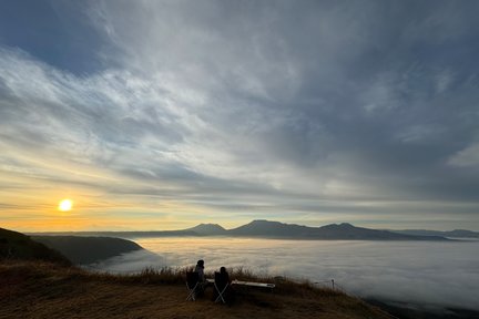 Kumamoto: Appreciate the sunrise and sea of clouds over the Aso grassland (pick up from hotels in Aso city)