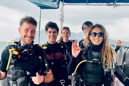 Learn Scuba in Koh Tao's beginner Paradise with PADI 5* Center