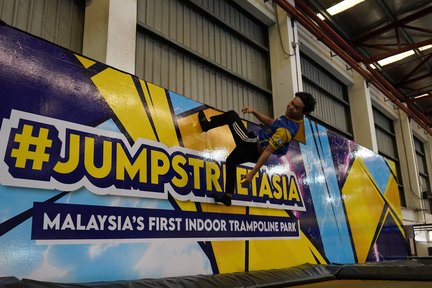 Entrada al Jump Street Trampoline Park en Malasia