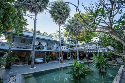 Zantiis Ndol Villas