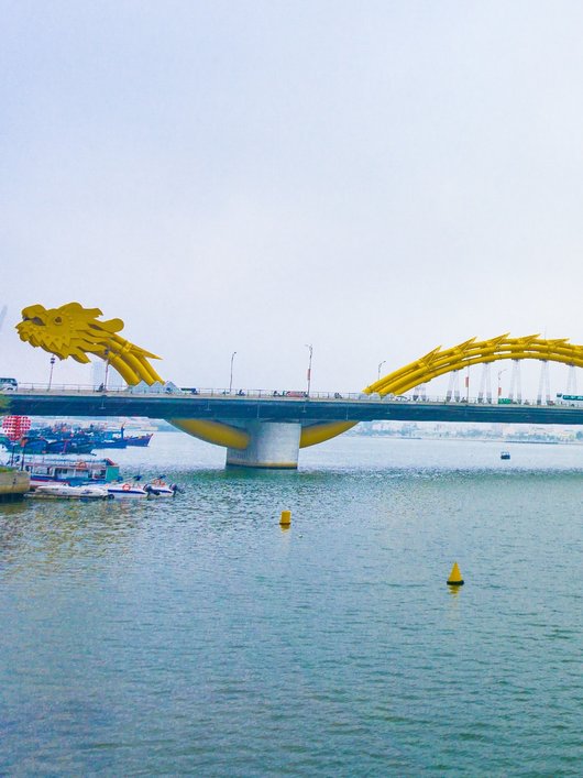 岘港