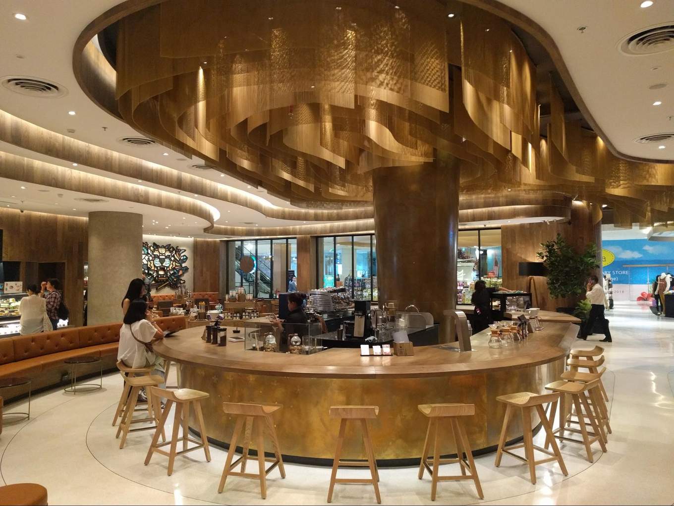 2ND LARGEST STARBUCKS IN THE WORLD OPENS AT CENTRALWORLD IN BANGKOK