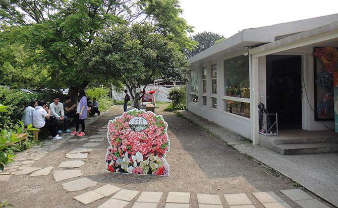 夢想村2號店的前院很適合野餐。(圖片來源/亞尼克夢想村官網)