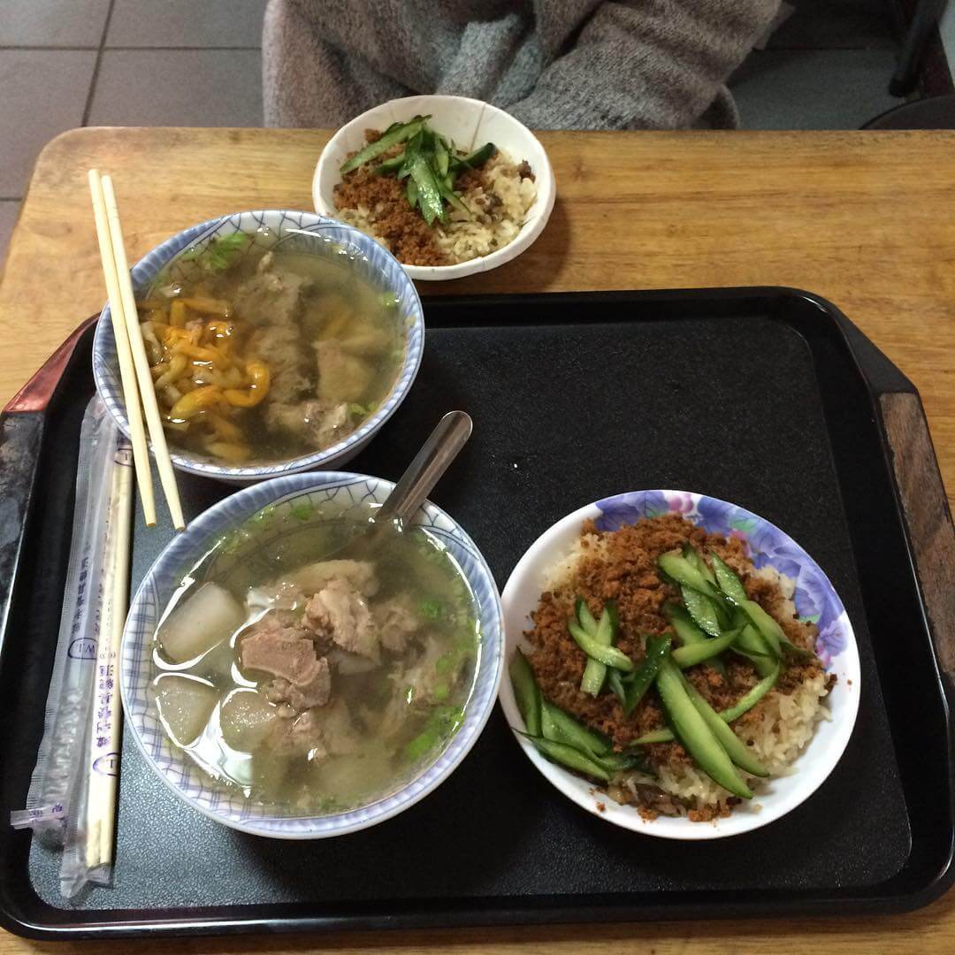 一碗米糕一定要配上一碗湯,超滿足。Photographer / Penny