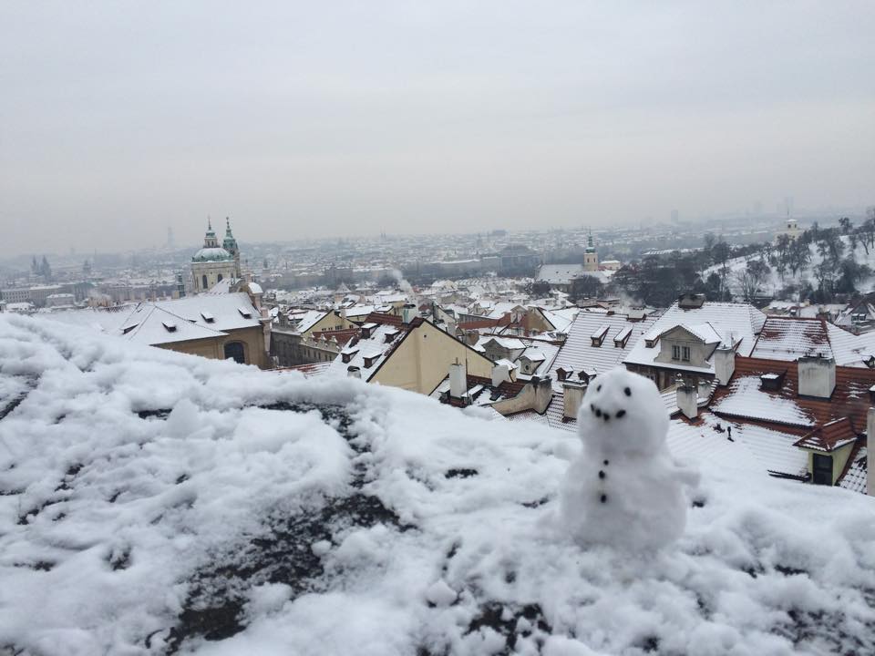 我與朋友臨時創作的雪人 Pic/Facebook: TraveLinArt2017