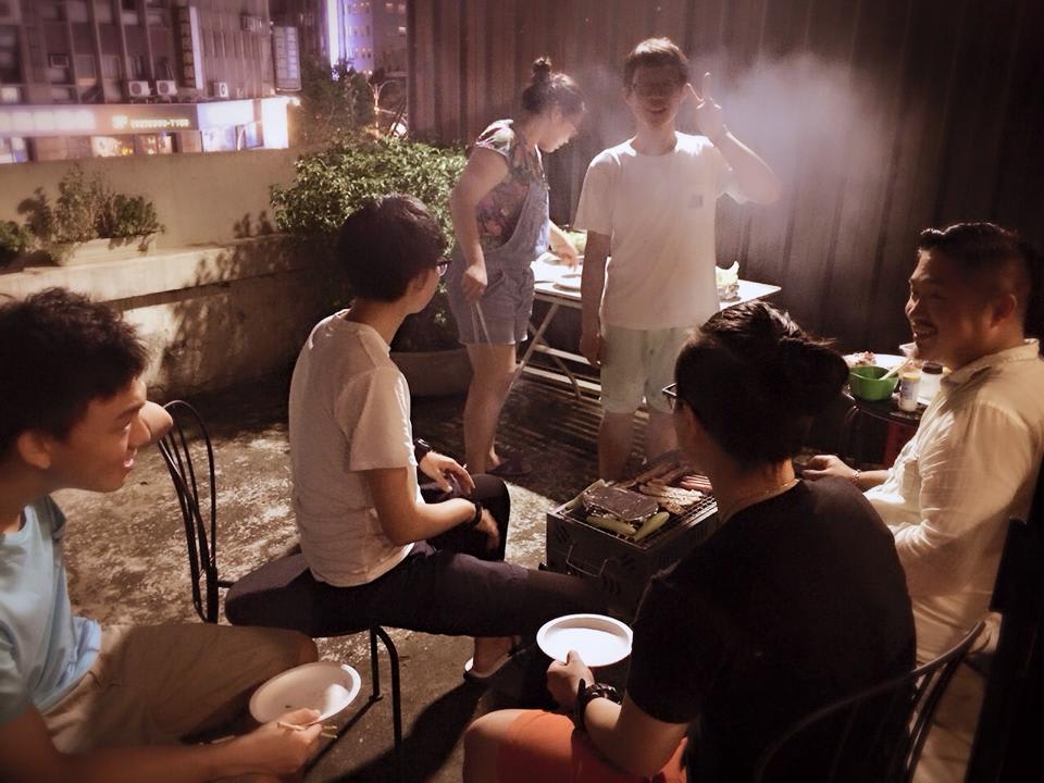 旅舍不定時舉辦房客烤肉趴 Photo | Banana Hostel