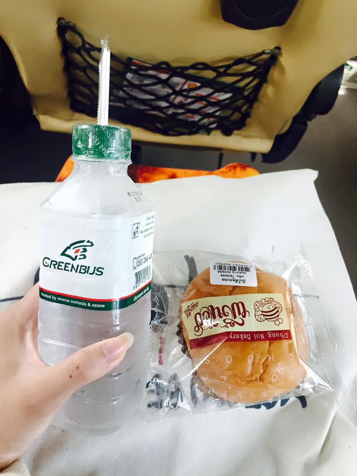 Klook客路・探索未知的你 車 上 附 麵 包 與 冰 水