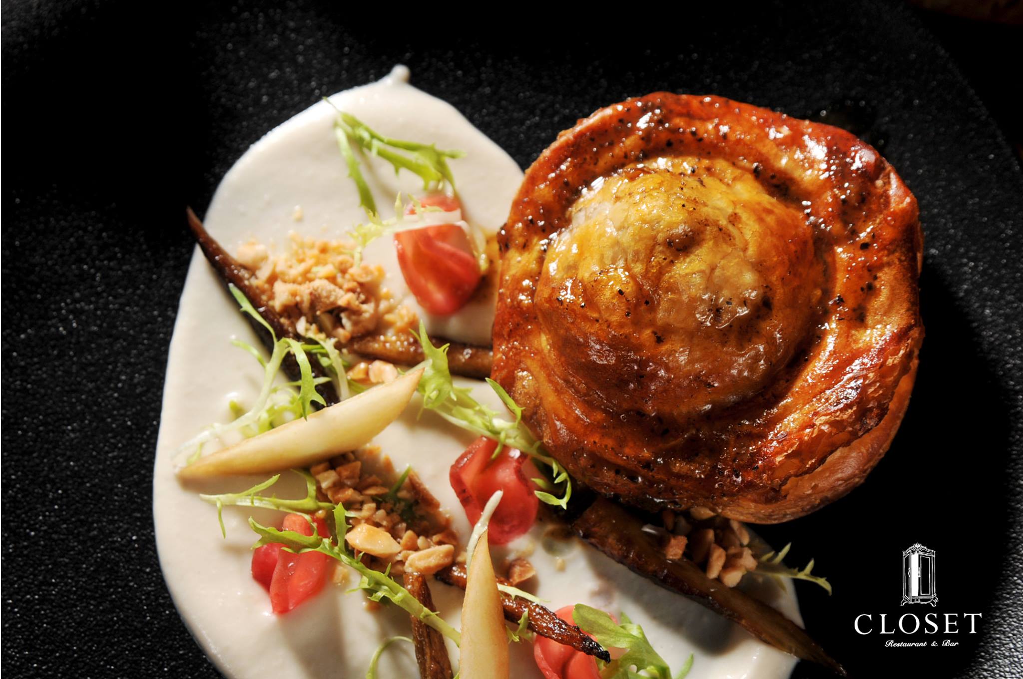 照 片 來 源 : Closet Restaurant & Bar CC by 2.0