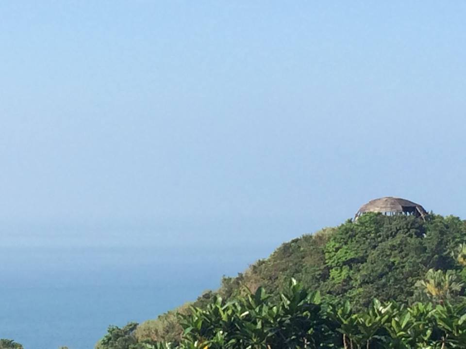 遠眺長仁社區觀景台,形狀好似一顆幽浮