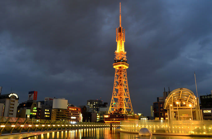 名 古 屋 電 視 塔