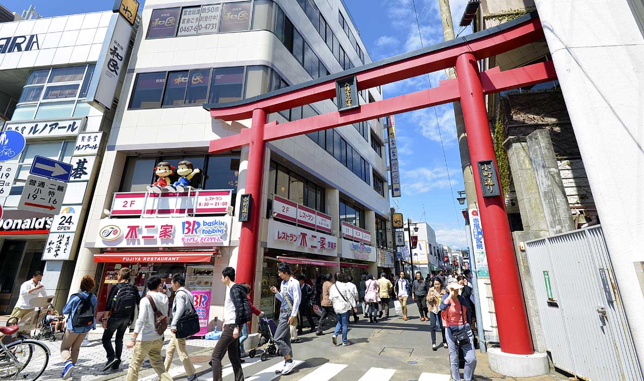 熱鬧的小町通,有吃又有得買。|來源:japandeluxetours.com