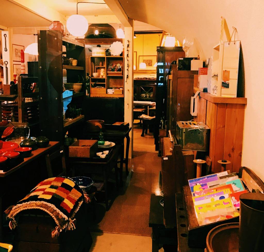 這家店的入口有點低調,要睜大眼睛仔細注意!(照片來源:https://goo.gl/BZjJzC)