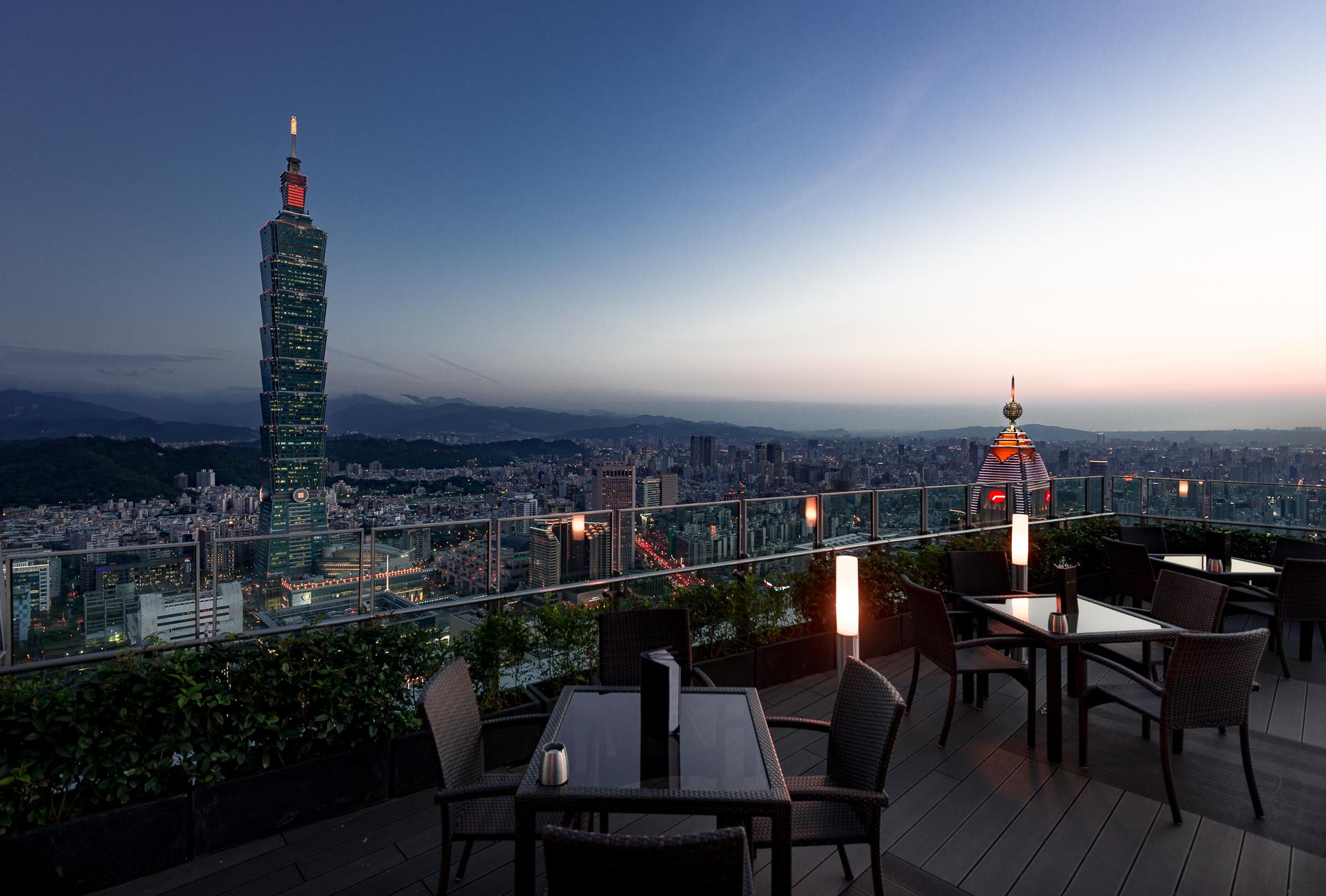 照 片 來 源 :Morton's The Steakhouse - Taipei 台 北 莫 爾 頓 牛 排 館 CC by 2.0