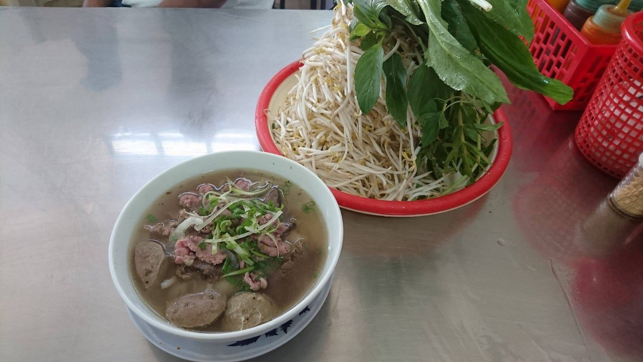 招牌的生牛肉+牛肉丸河粉