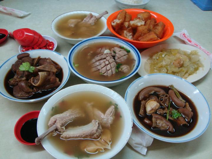 有種說不出的台灣味 : 亞華肉骨茶