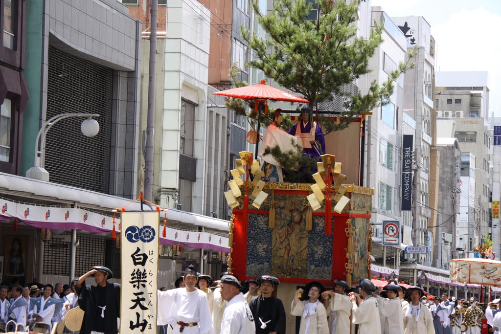 京 都 祇 園 祭 Photo by Yoichiro Uno CC by 2.0。 京 都 祇 園 祭 Photo by Yoichiro Uno CC by 2.0。