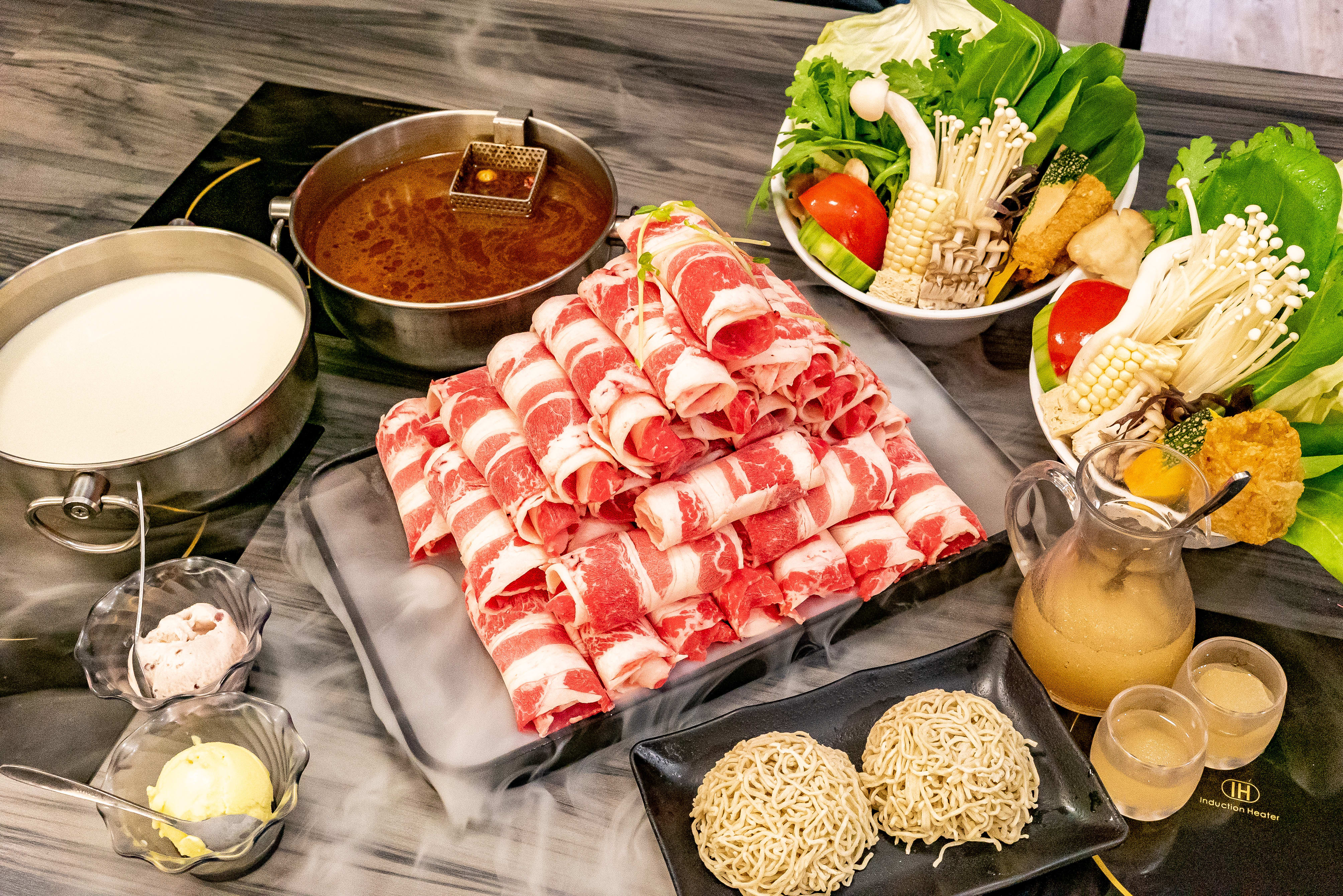 【 台北美食推薦 】沒吃過台北這25家餐廳!?KLOOK客路一次帶你吃遍 肉老大肉盤份量超多! 肉老大肉盤份量超多!
