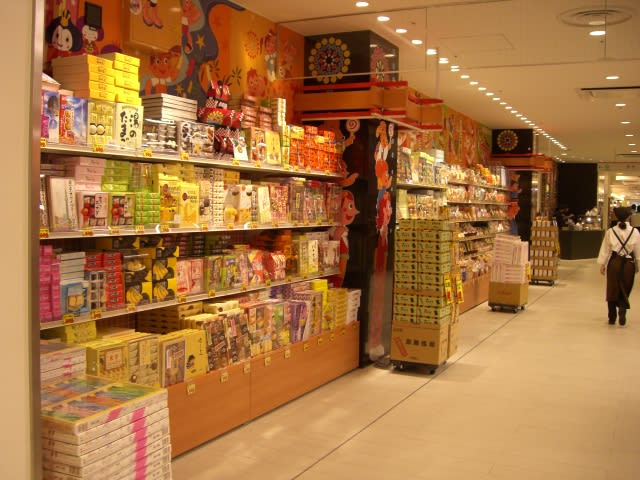 不用去上野,就能逛到老牌零食店。(圖片來源:https://goo.gl/JKVRDJ)