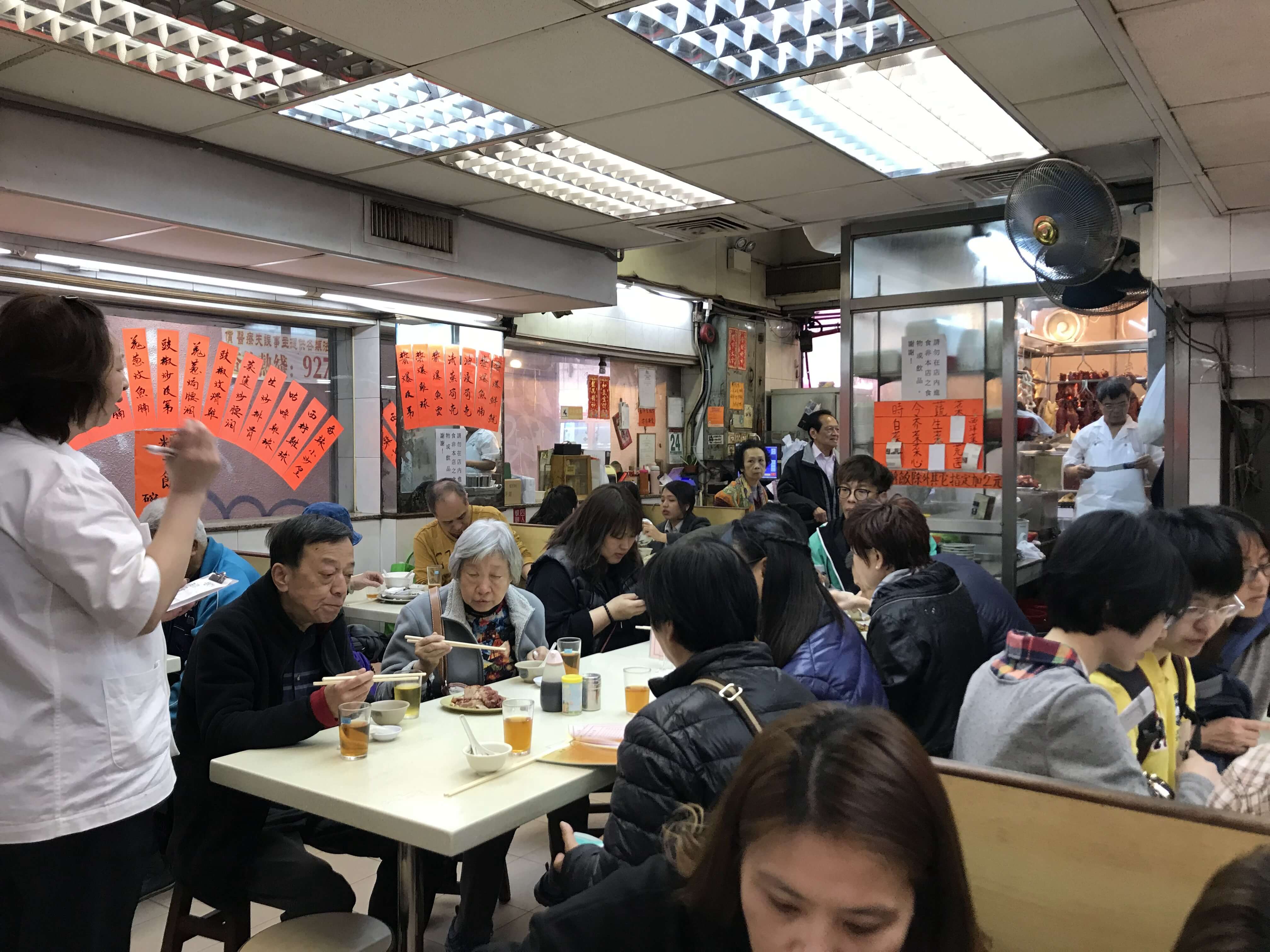 小小店家每到用餐時間總是有滿滿人潮!Photographer / Penny