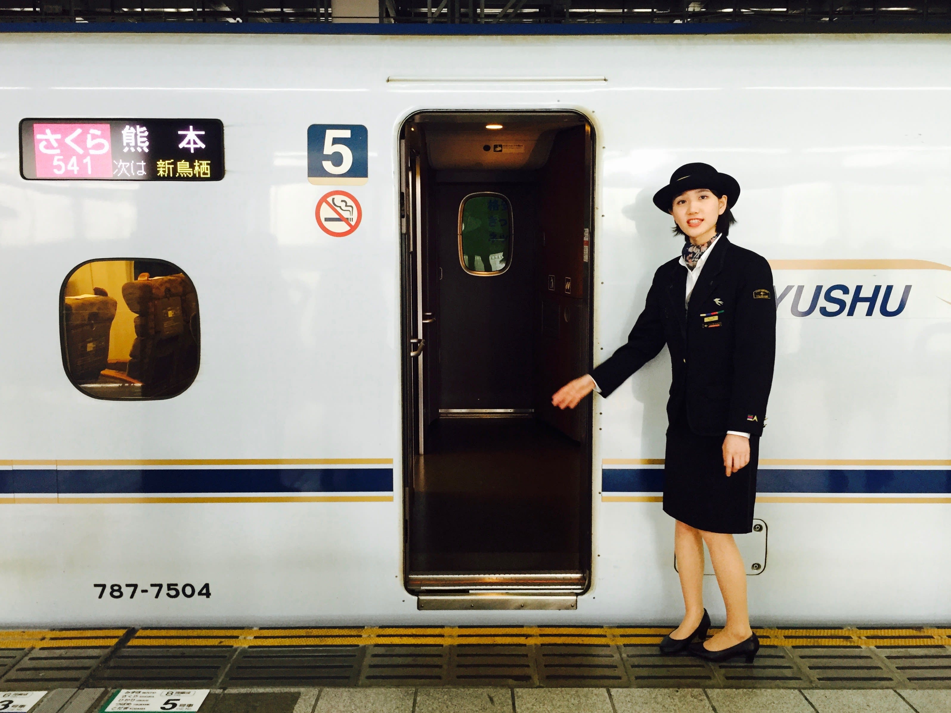 JR PASS北九州,從福岡前往熊本的櫻花號。Photo|Zach 從福岡前往熊本的櫻花號。Photo|Zach