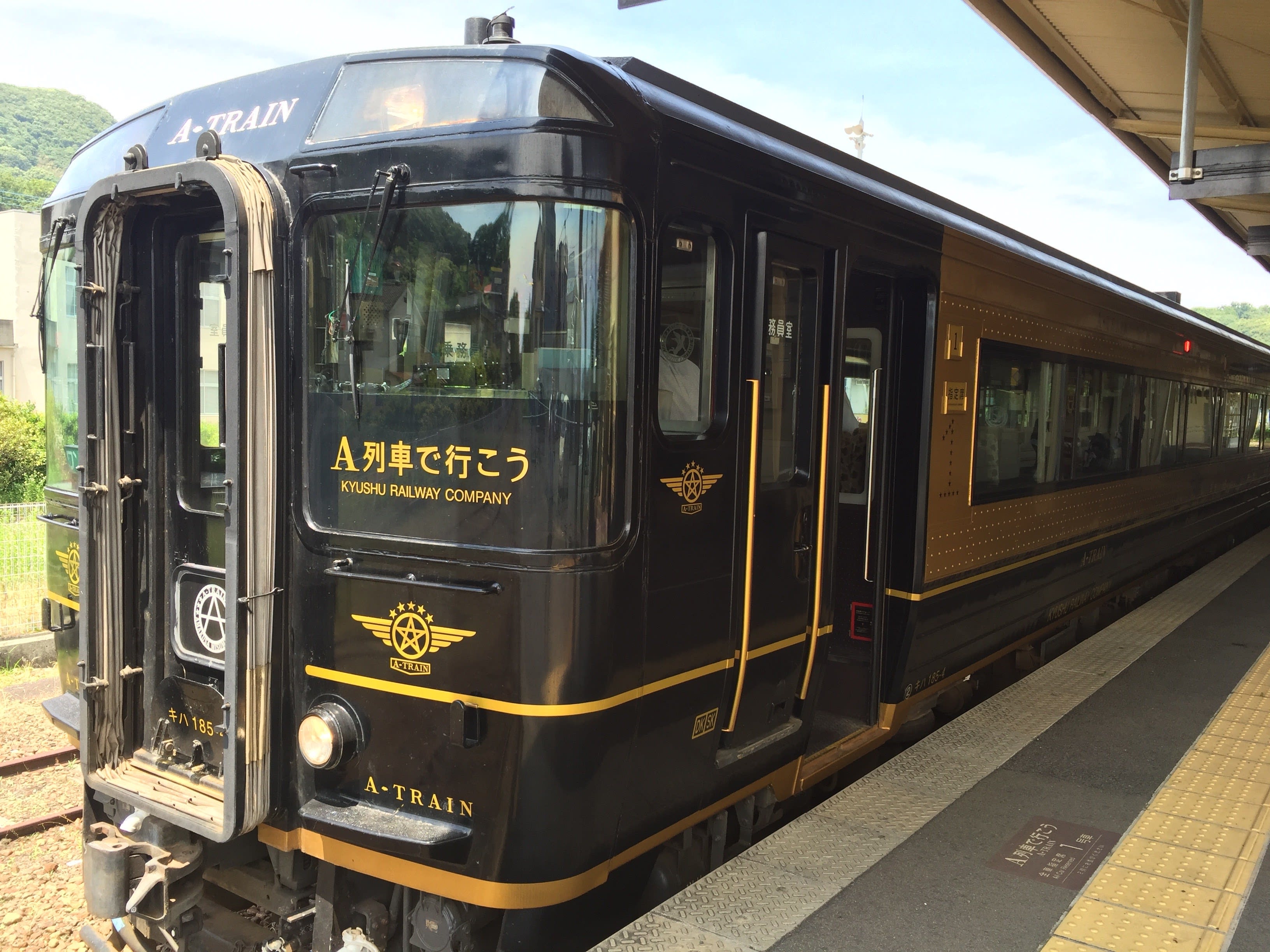 JR PASS北九州,來到九州必須搭乘的特色列車−A-Train。Photo|Zach 來到九州必須搭乘的特色列車−A-Train。Photo|Zach