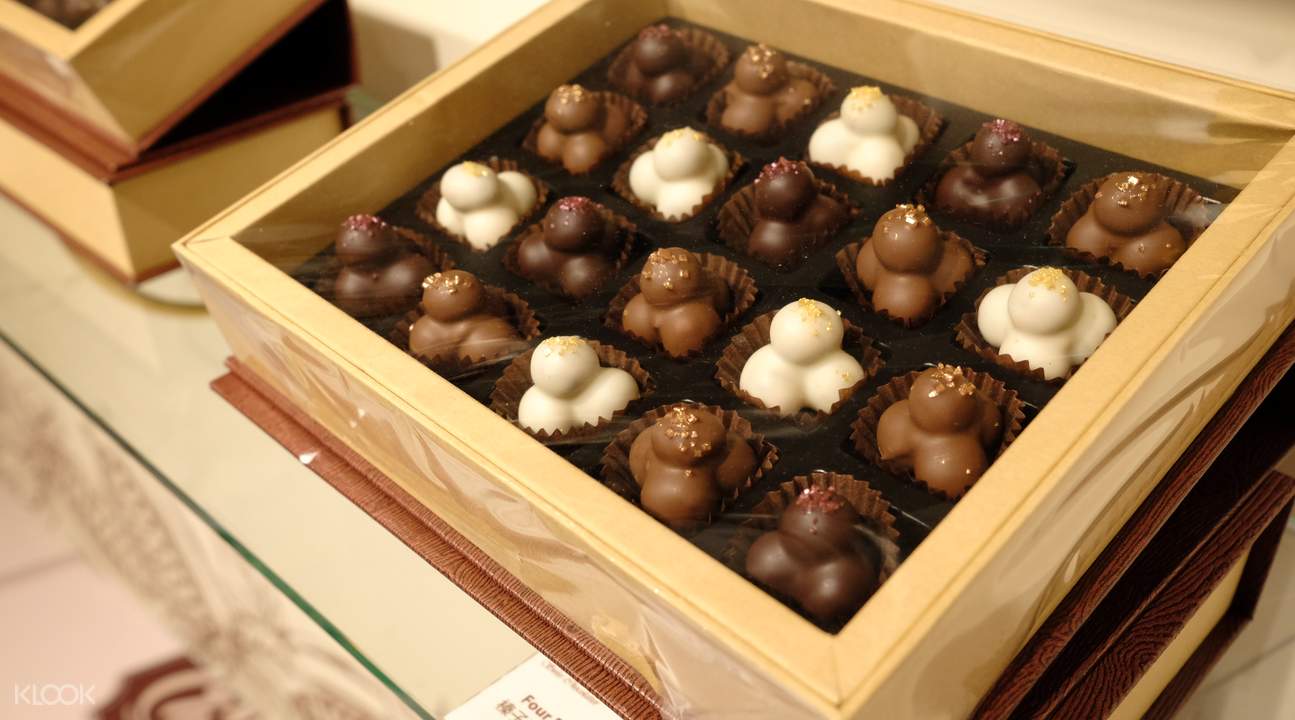 香港巧克力博物館,瑞士巧克力品嚐,還會貼心附一杯水。 香港巧克力博物館,瑞士巧克力品嚐,還會貼心附一杯水。