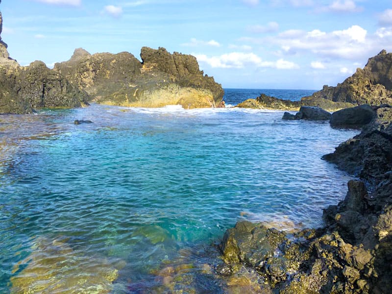 綠島翠湖水深三米可進行跳水,但因地形危險建議教練陪同。 綠島翠湖水深三米可進行跳水,但因地形危險建議教練陪同。
