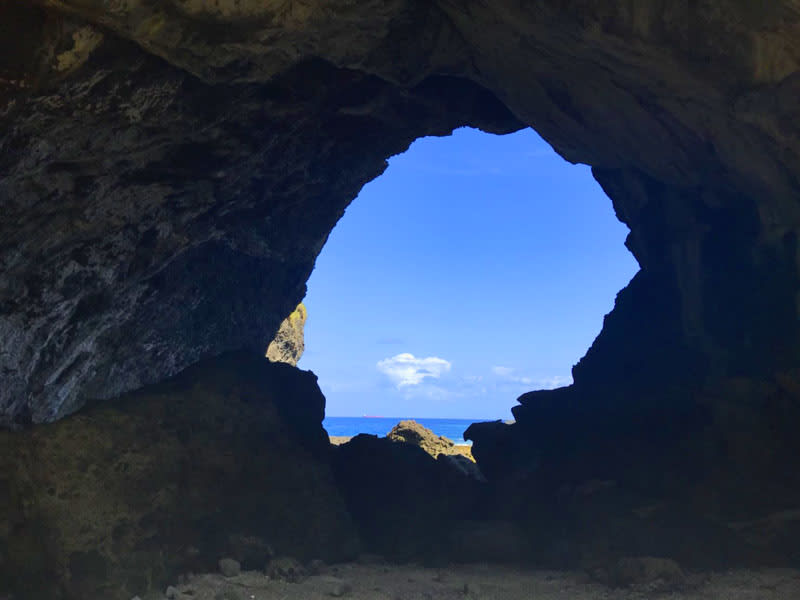 綠島上最大的海蝕洞彎弓洞。 綠島上最大的海蝕洞彎弓洞。