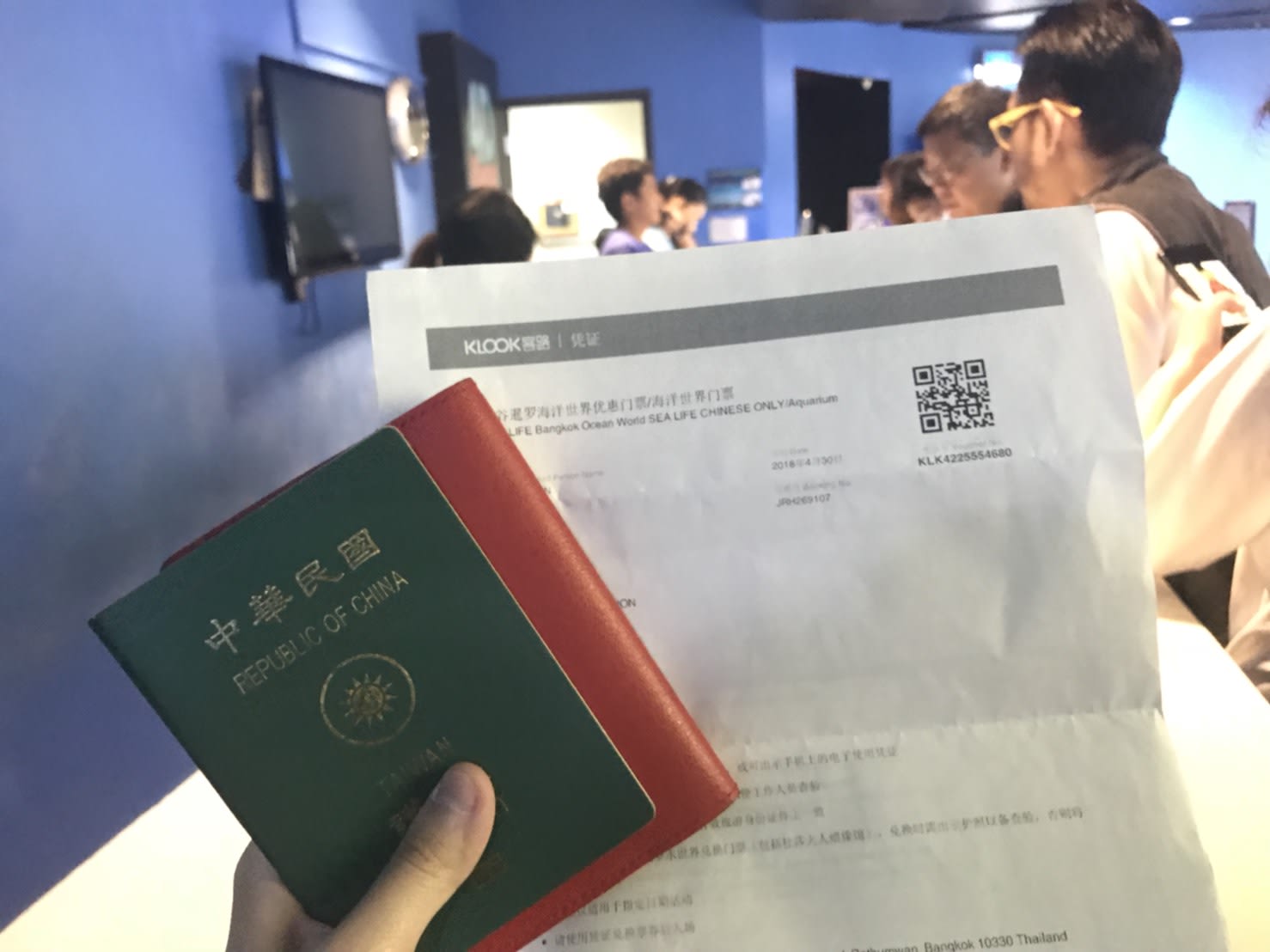 要記得先準備護照跟憑證一起給店員核對身份,圖片來源:KLOOK客路/Ann拍攝。