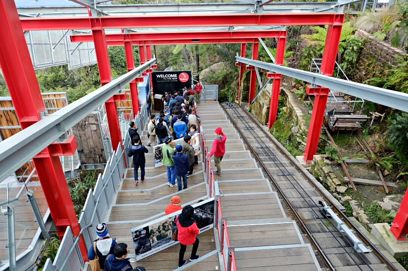 搭纜車俯瞰雪梨藍山 Blue Mountains行程、交通、景點全攻略 像雲霄飛車般的排隊上車