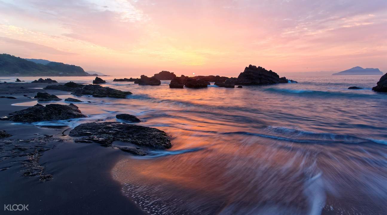 福隆海水浴場夕陽西下。 福隆海水浴場夕陽西下。
