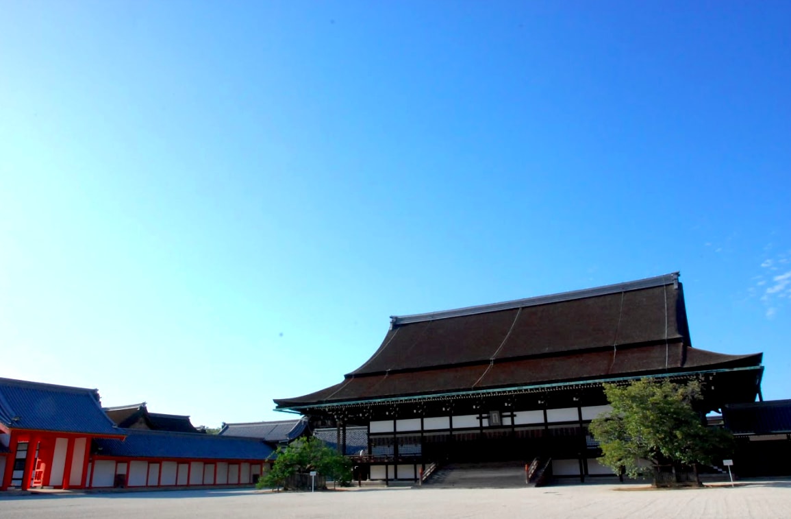京都御所開放參觀的時間是9時至15時50分,請大家一定要注意時間唷!照片來源:吳胖達 京都御所開放參觀的時間是9時至15時50分,請大家一定要注意時間唷!照片來源:吳胖達