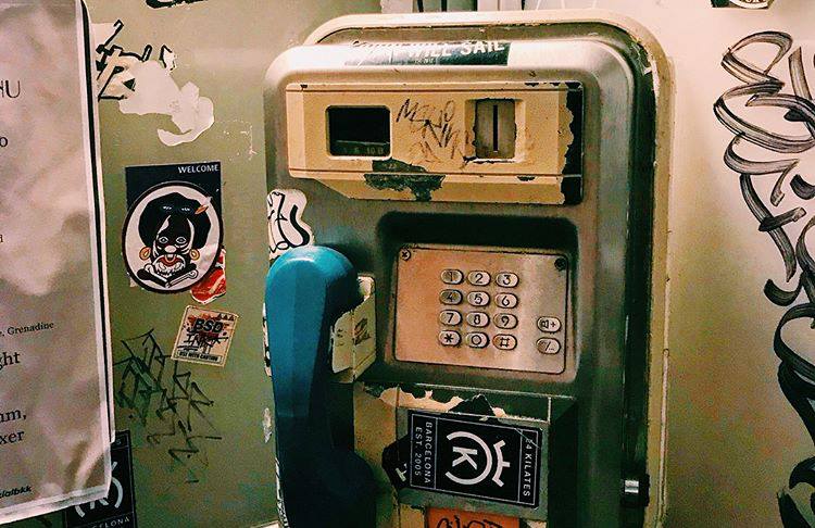 酒吧入口的電話亭|圖片來源:Havana Social臉書|http://bit.ly/2JrzRtH 酒吧入口的電話亭|圖片來源:Havana Social臉書|http://bit.ly/2JrzRtH