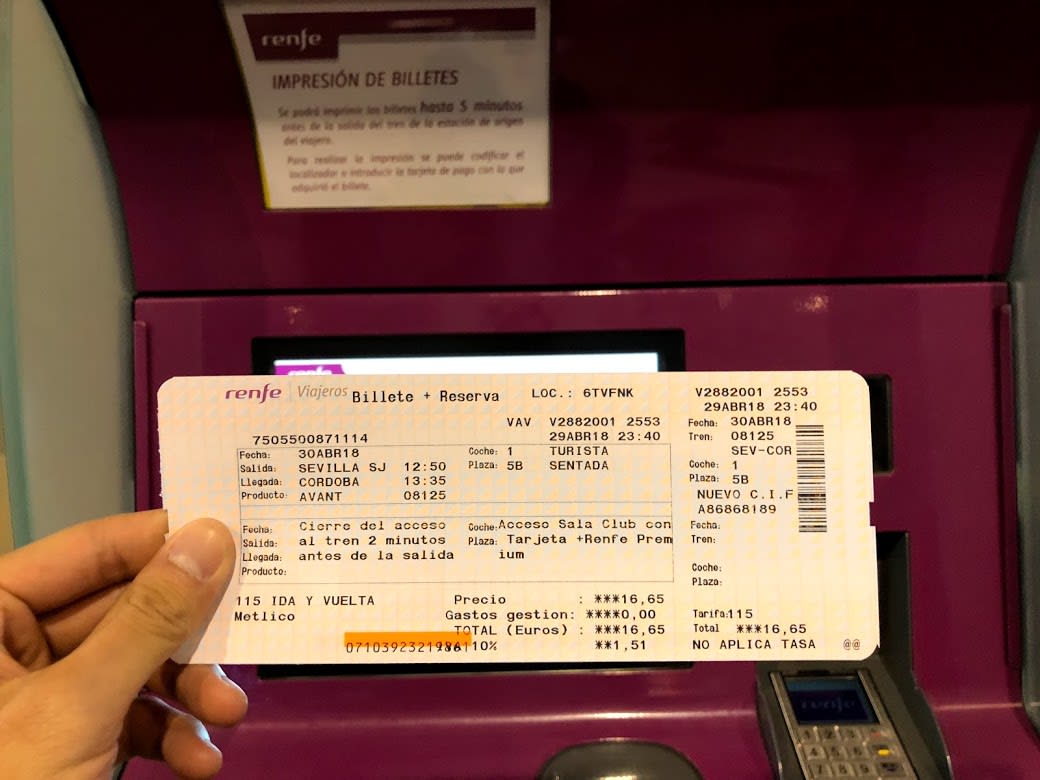 搭乘國家鐵路前往哥多華｜Photo：Zach