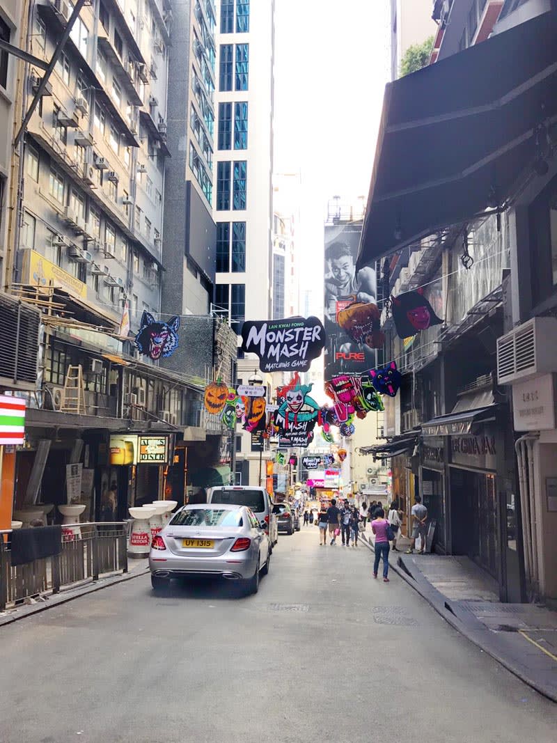 蘭桂坊街道附近的酒吧餐廳林立,到了夜晚更是熱鬧。 蘭桂坊街道附近的酒吧餐廳林立,到了夜晚更是熱鬧。