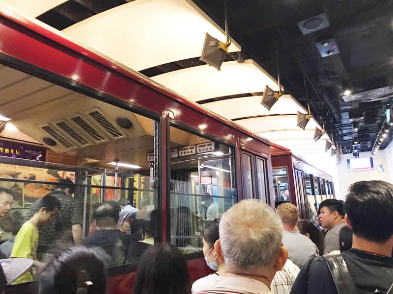 搭乘山頂纜車上太平山 搭乘山頂纜車上太平山